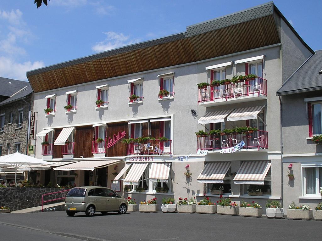 Hôtel Restaurant Le Grillon Chambon-sur-Lac Exterior foto