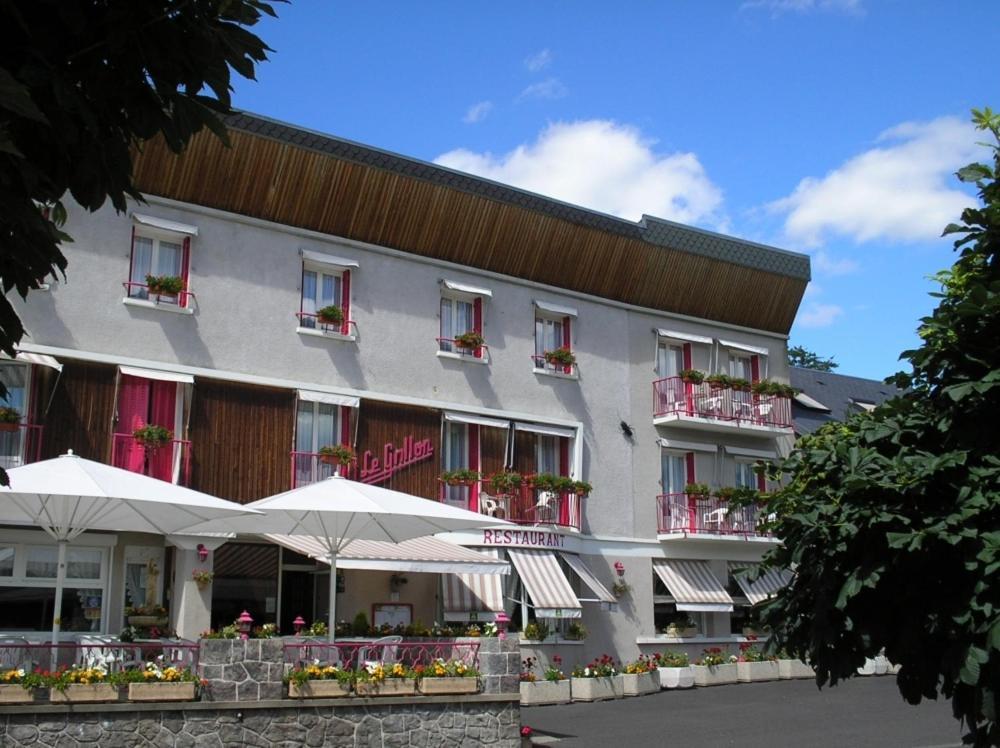 Hôtel Restaurant Le Grillon Chambon-sur-Lac Exterior foto